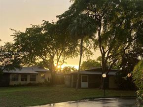 2 Briarwood Cir 212, Hollywood FL 33024