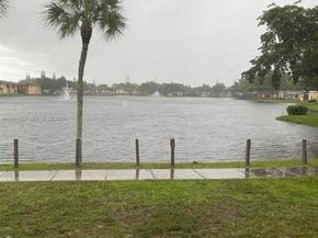 2 Briarwood Cir 212, Hollywood FL 33024