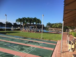 2 Briarwood Cir 212, Hollywood FL 33024