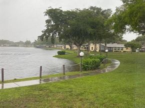 2 Briarwood Cir 212, Hollywood FL 33024