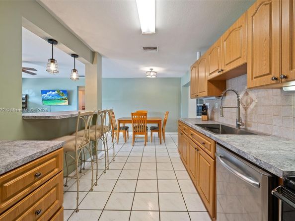 7321 E Mcarthur Pkwy, Hollywood FL 33024