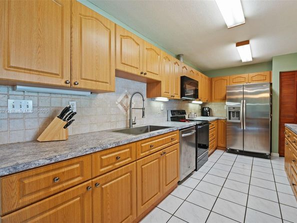 7321 E Mcarthur Pkwy, Hollywood FL 33024