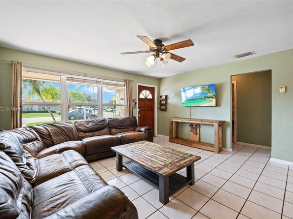 7321 E Mcarthur Pkwy, Hollywood FL 33024