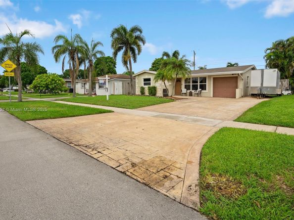 7321 E Mcarthur Pkwy, Hollywood FL 33024