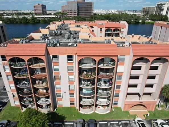 5201 NW 7th St 507, Miami FL 33126