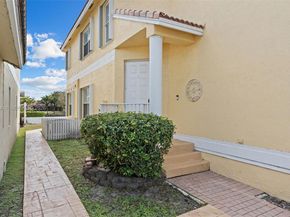 9838 NW 1st Mnr, Coral Springs FL 33071
