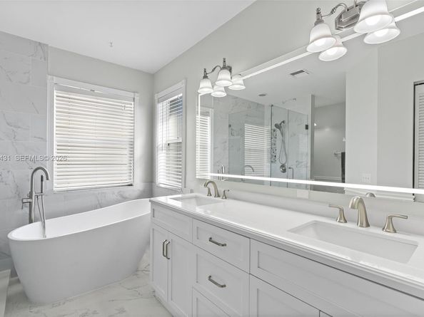 9838 NW 1st Mnr, Coral Springs FL 33071