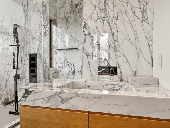 94 S Hibiscus Dr, Miami Beach FL 33139