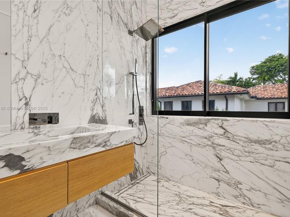 94 S Hibiscus Dr, Miami Beach FL 33139