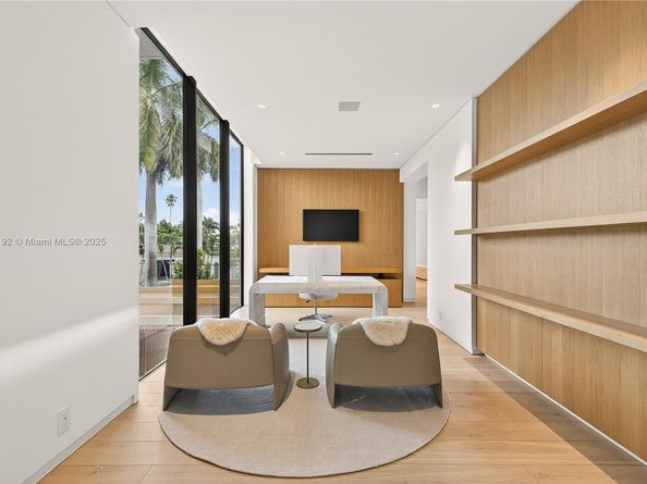 94 S Hibiscus Dr, Miami Beach FL 33139