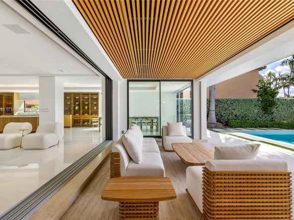 94 S Hibiscus Dr, Miami Beach FL 33139