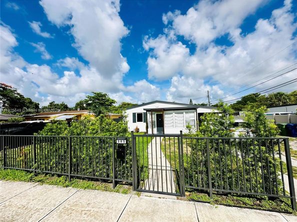 305 SW 24th Ave, Fort Lauderdale FL 33312