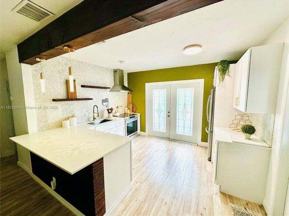 305 SW 24th Ave, Fort Lauderdale FL 33312