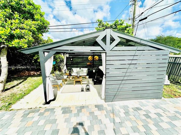 305 SW 24th Ave, Fort Lauderdale FL 33312