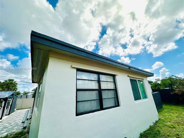 305 SW 24th Ave, Fort Lauderdale FL 33312