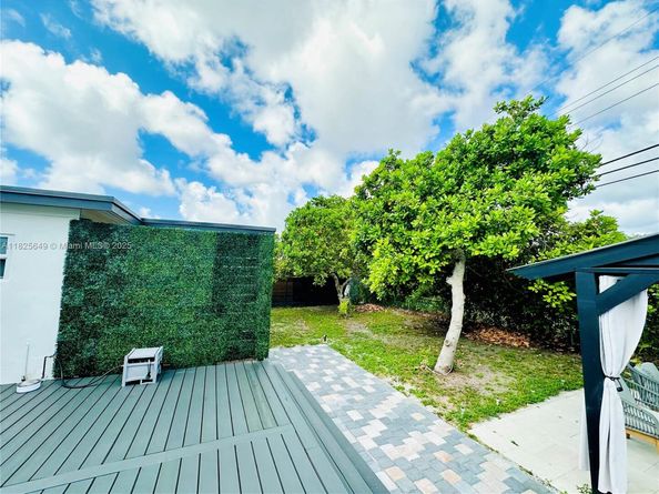 305 SW 24th Ave, Fort Lauderdale FL 33312