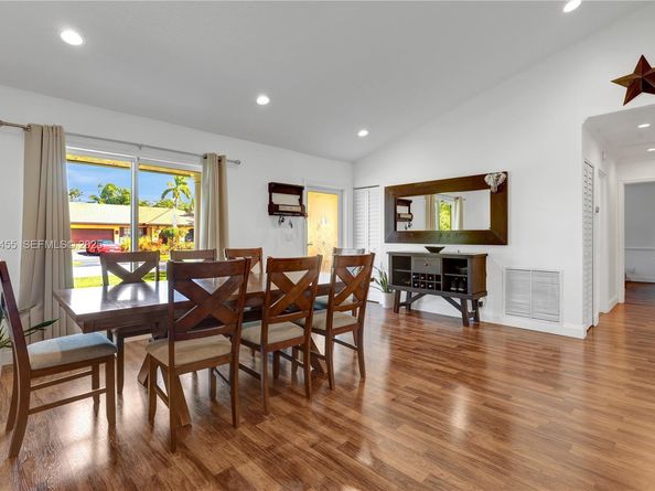 8674 SW 50th St, Cooper City FL 33328