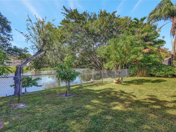 8674 SW 50th St, Cooper City FL 33328