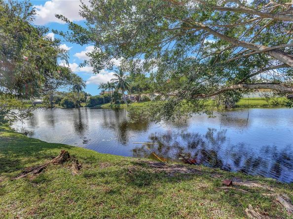 8674 SW 50th St, Cooper City FL 33328