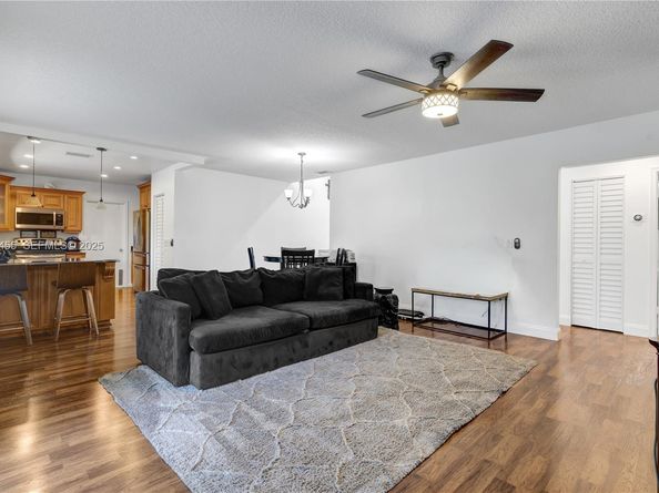 8674 SW 50th St, Cooper City FL 33328