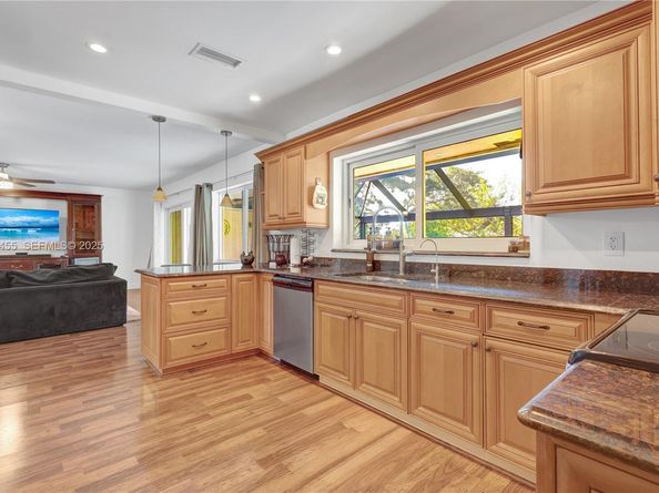 8674 SW 50th St, Cooper City FL 33328