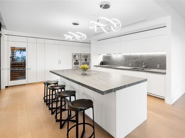 7025 Fisher Island Dr 7025, Miami Beach FL 33109