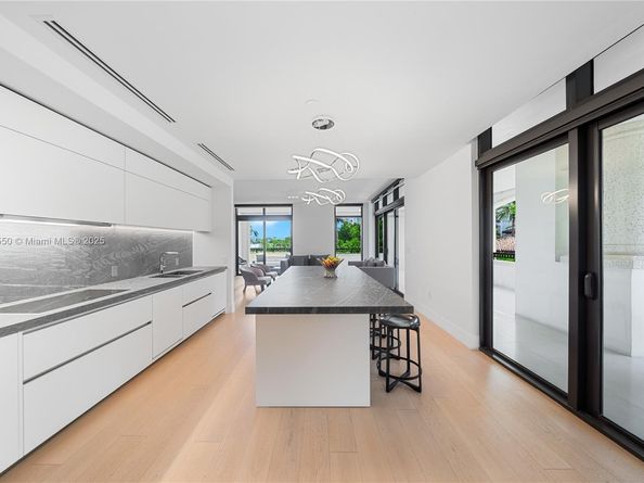 7025 Fisher Island Dr 7025, Miami Beach FL 33109