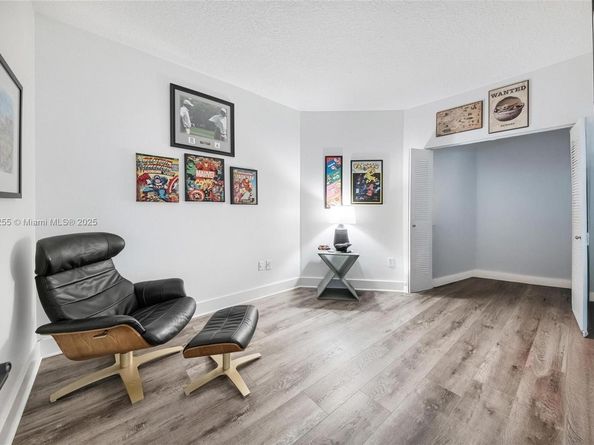 800 Uno Lago Dr 301, Juno Beach FL 33408