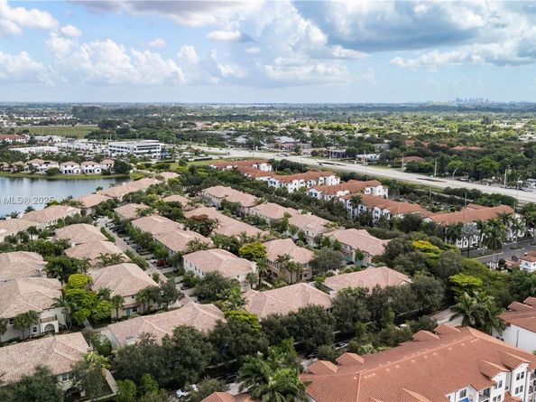 8154 Cascada Isles Dr, Cooper City FL 33024