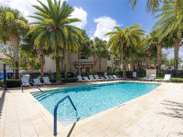8154 Cascada Isles Dr, Cooper City FL 33024
