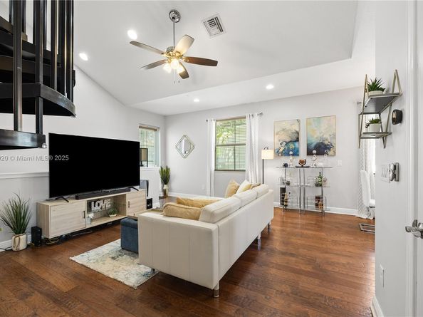 8154 Cascada Isles Dr, Cooper City FL 33024
