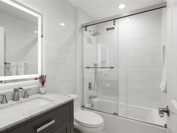 8154 Cascada Isles Dr, Cooper City FL 33024
