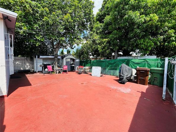499 E 41st St, Hialeah FL 33013