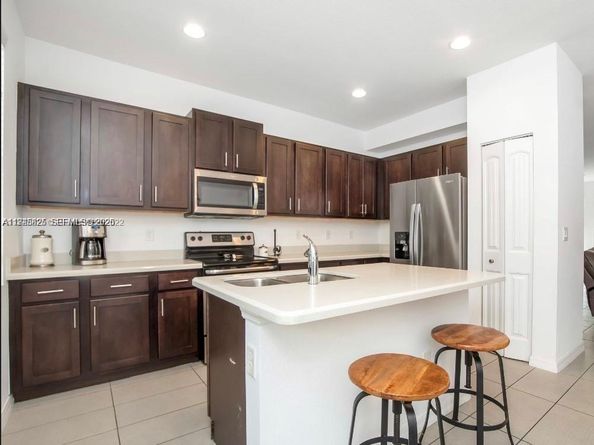 3327 NW 10th Ave, Pompano Beach FL 33064