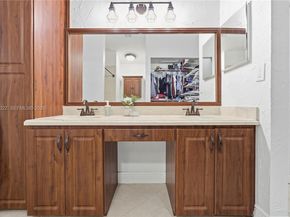 575 Lakeside Cir, Sunrise FL 33326