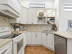 575 Lakeside Cir, Sunrise FL 33326