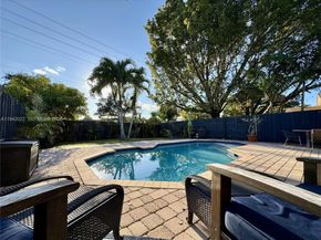 575 Lakeside Cir, Sunrise FL 33326
