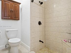 575 Lakeside Cir, Sunrise FL 33326