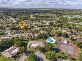 575 Lakeside Cir, Sunrise FL 33326