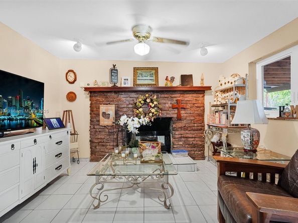3711 SW 87th Ave, Miami FL 33165