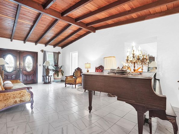 3711 SW 87th Ave, Miami FL 33165