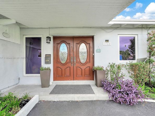3711 SW 87th Ave, Miami FL 33165