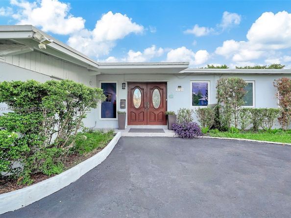 3711 SW 87th Ave, Miami FL 33165