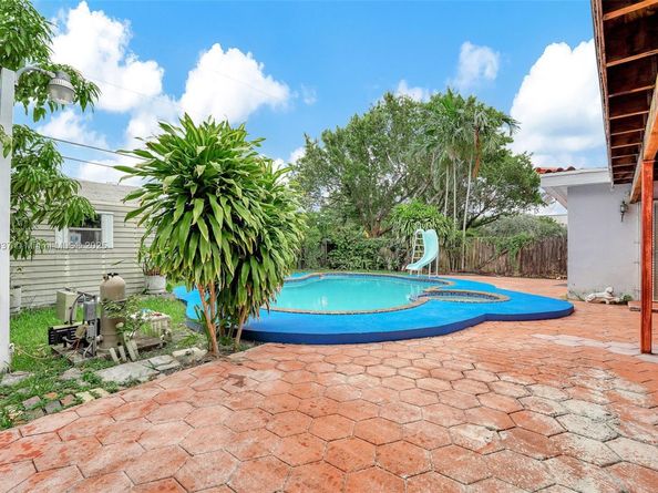 3711 SW 87th Ave, Miami FL 33165