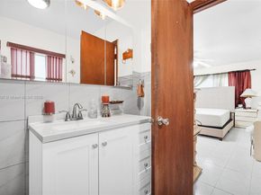 3711 SW 87th Ave, Miami FL 33165