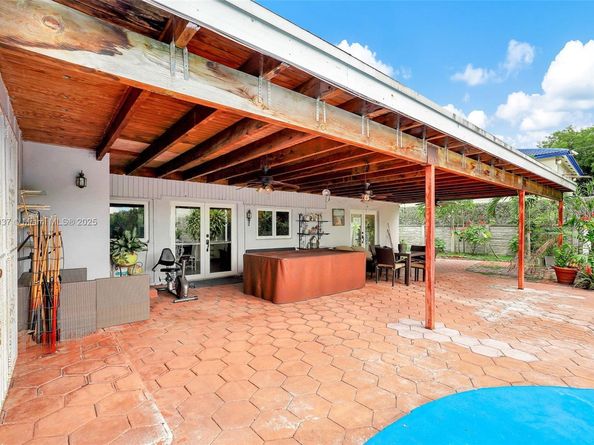 3711 SW 87th Ave, Miami FL 33165