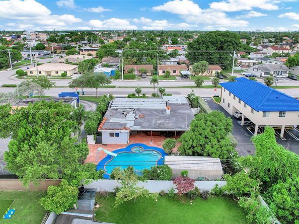 3711 SW 87th Ave, Miami FL 33165