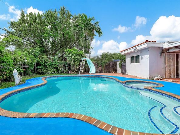 3711 SW 87th Ave, Miami FL 33165