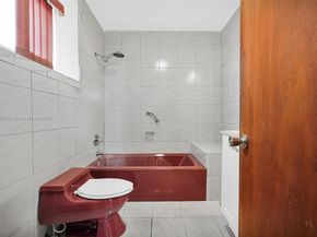 3711 SW 87th Ave, Miami FL 33165