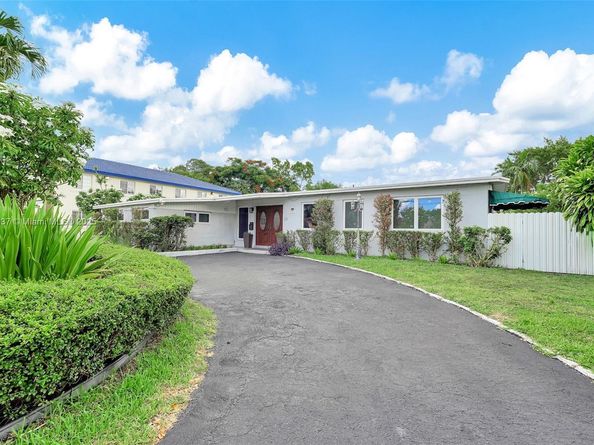 3711 SW 87th Ave, Miami FL 33165